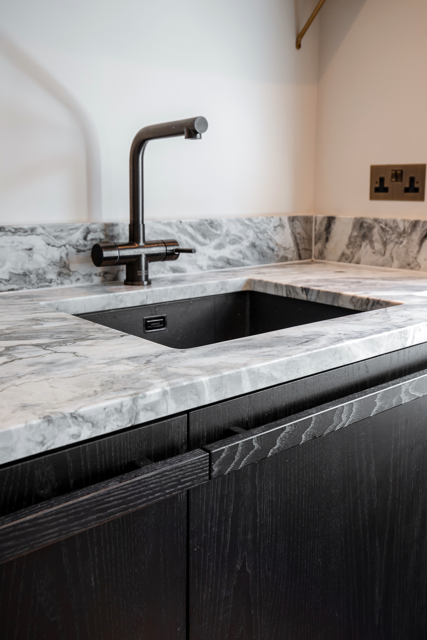 Goldhawk Road - Photo 1